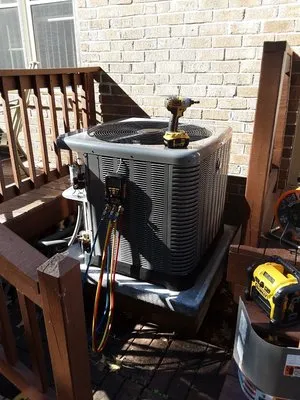 Deals Heating & Cooling Co Logo