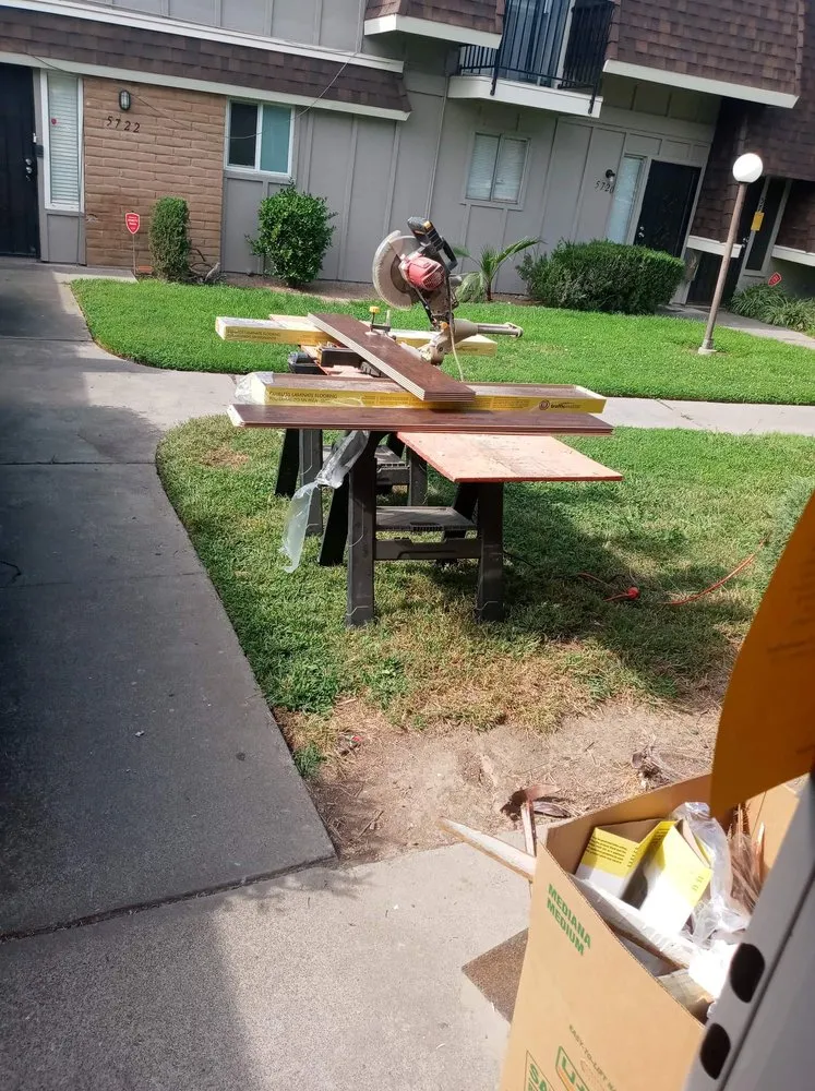 Slide of Deandte's Handy Service