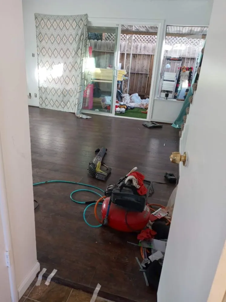 Slide of Deandte's Handy Service