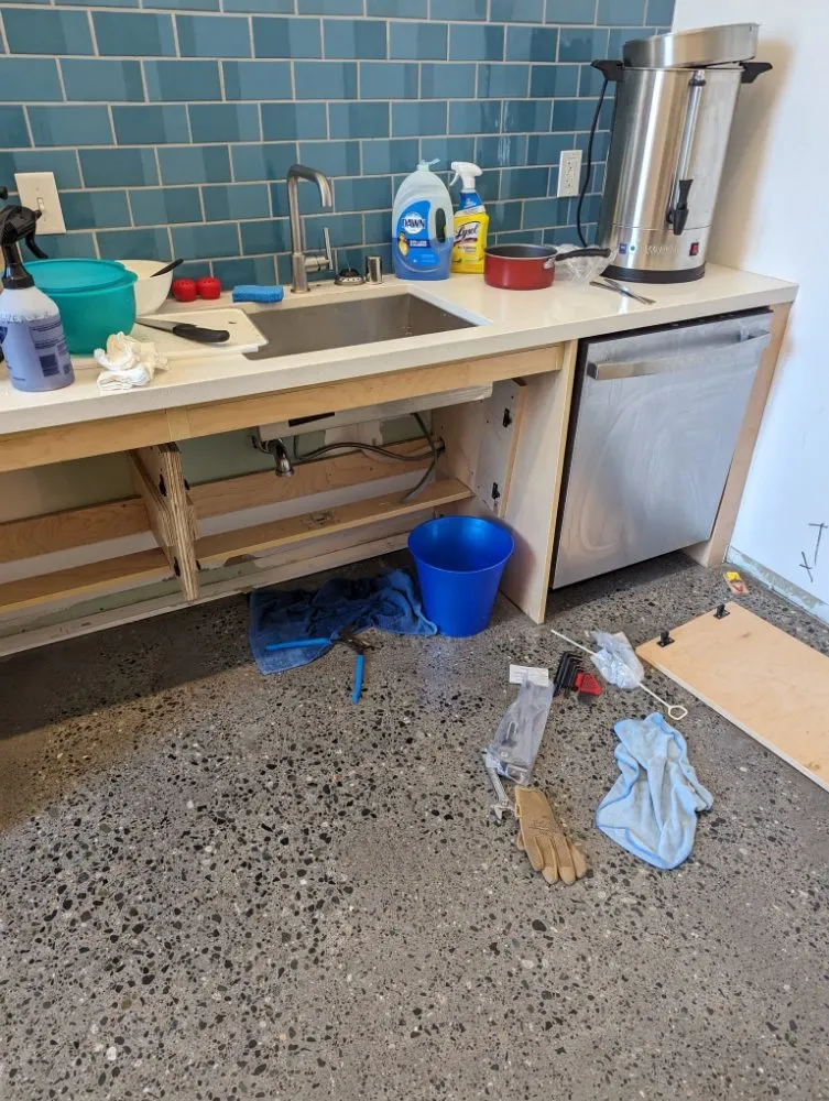 Slide of Deandte's Handy Service