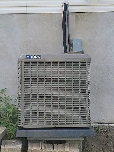 Slide of Dee's Heating & Cooling