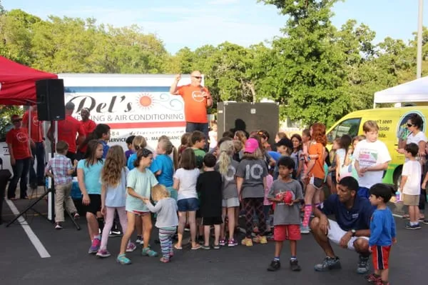 Del's Heating & Air Conditioning Logo