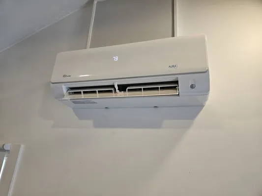 Divas Heating & Cooling Logo