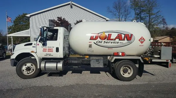 Dolan Oil Service Logo
