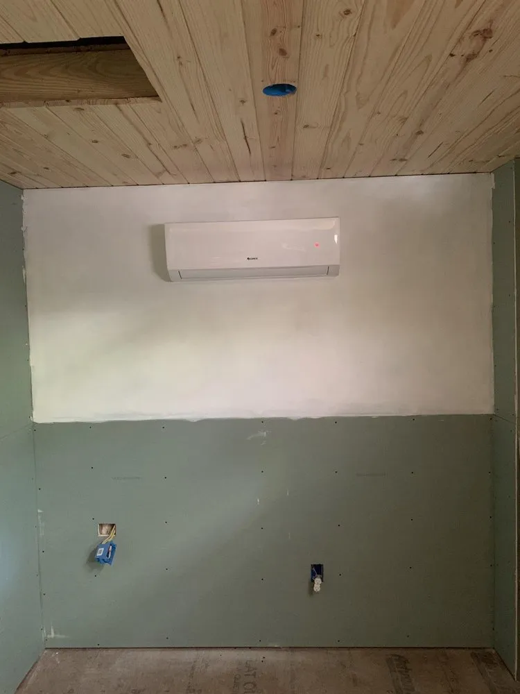 Slide of Dustin Lyons