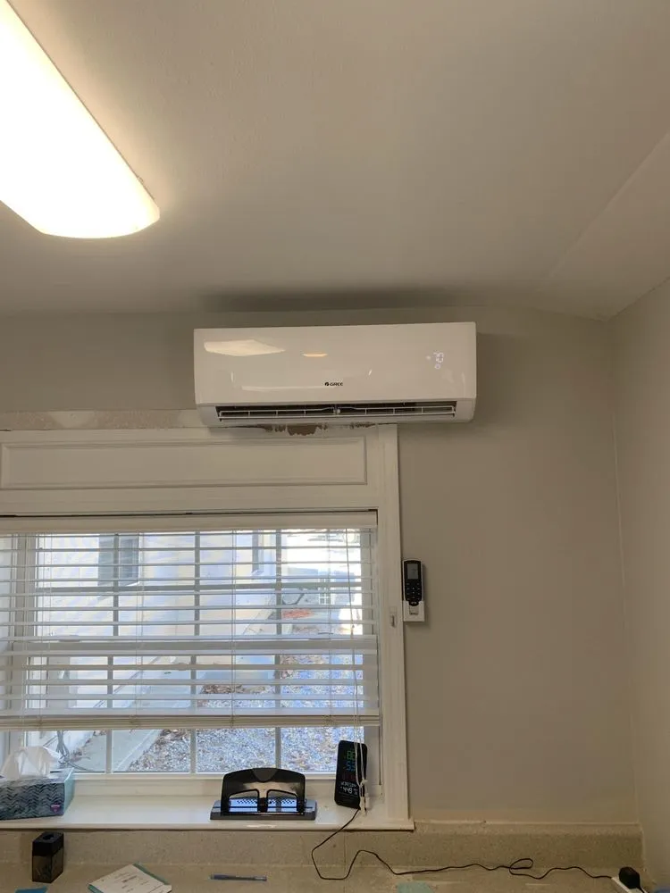 Slide of Dustin Lyons