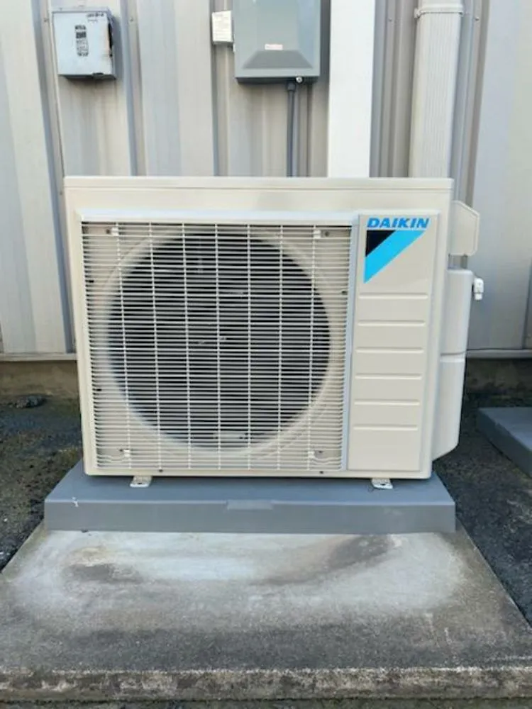 Slide of DW Air Specialists