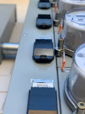 Dynamic Air & Electric Logo