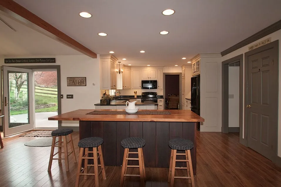 Slide of Earl Weaver Contractors