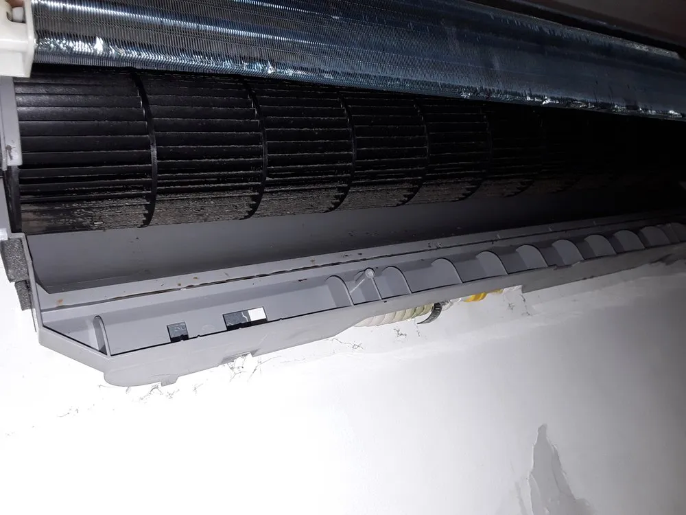 Slide of Eazybreeze Services