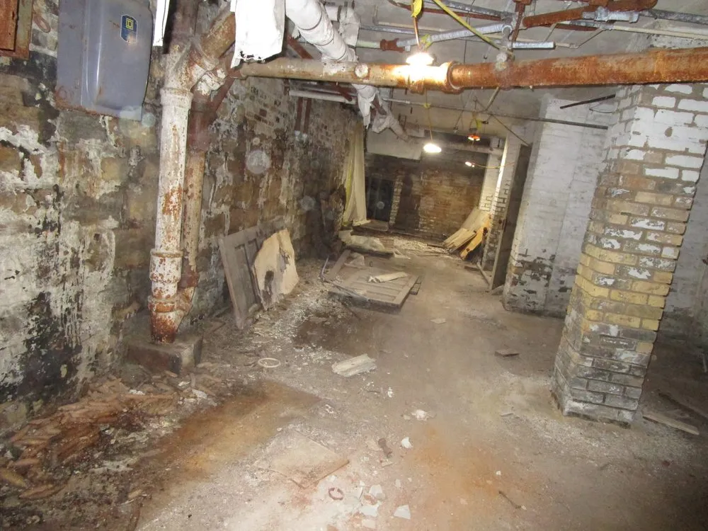 Slide of Ecco Midwest