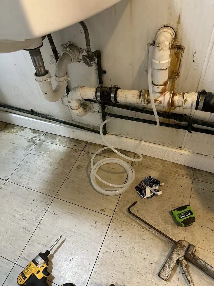 Slide of Echo Facility Solutions