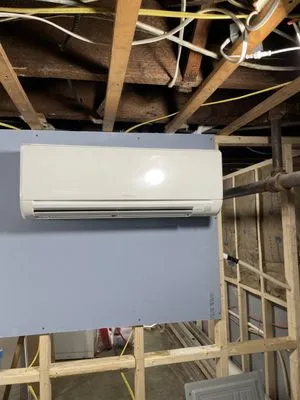 EEE HVAC SERVICES Logo