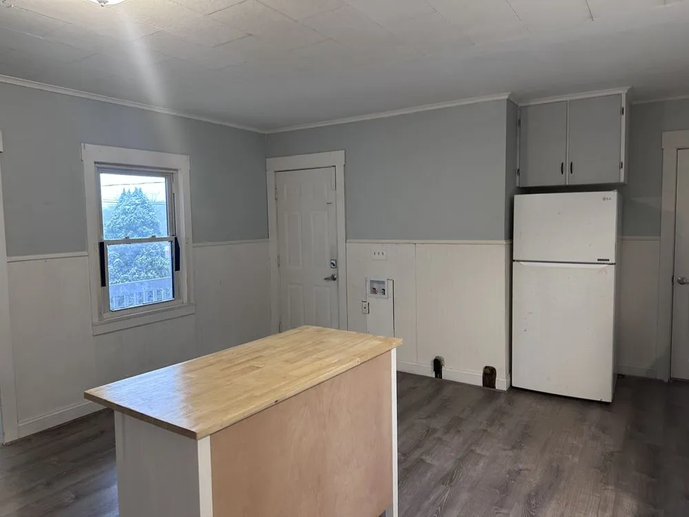 Slide of Emerson family contractors