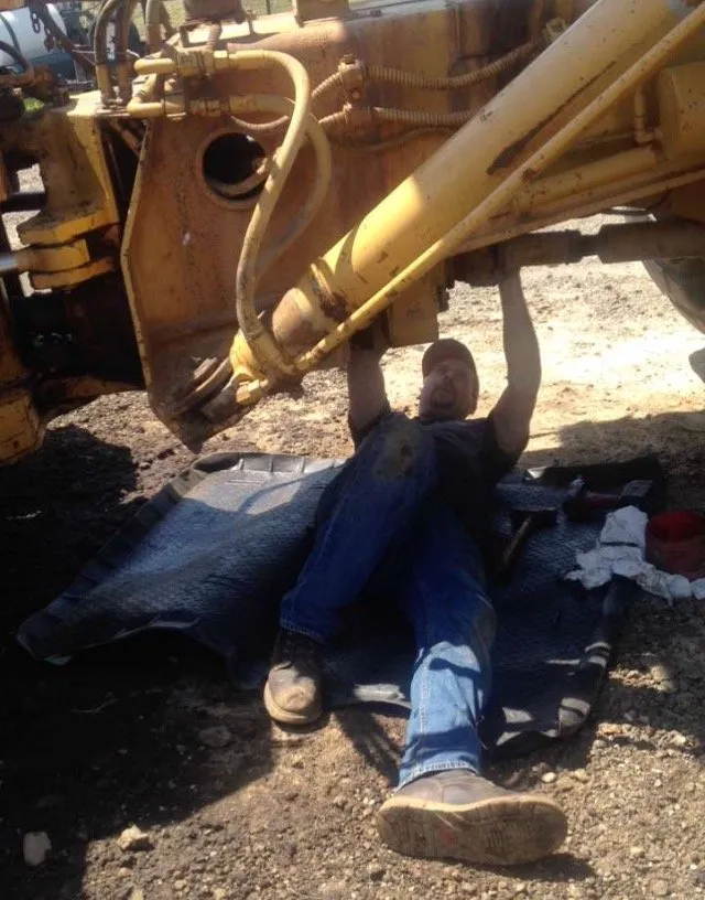 Slide of Equipment Air Conditioning & Industrial Engine Service