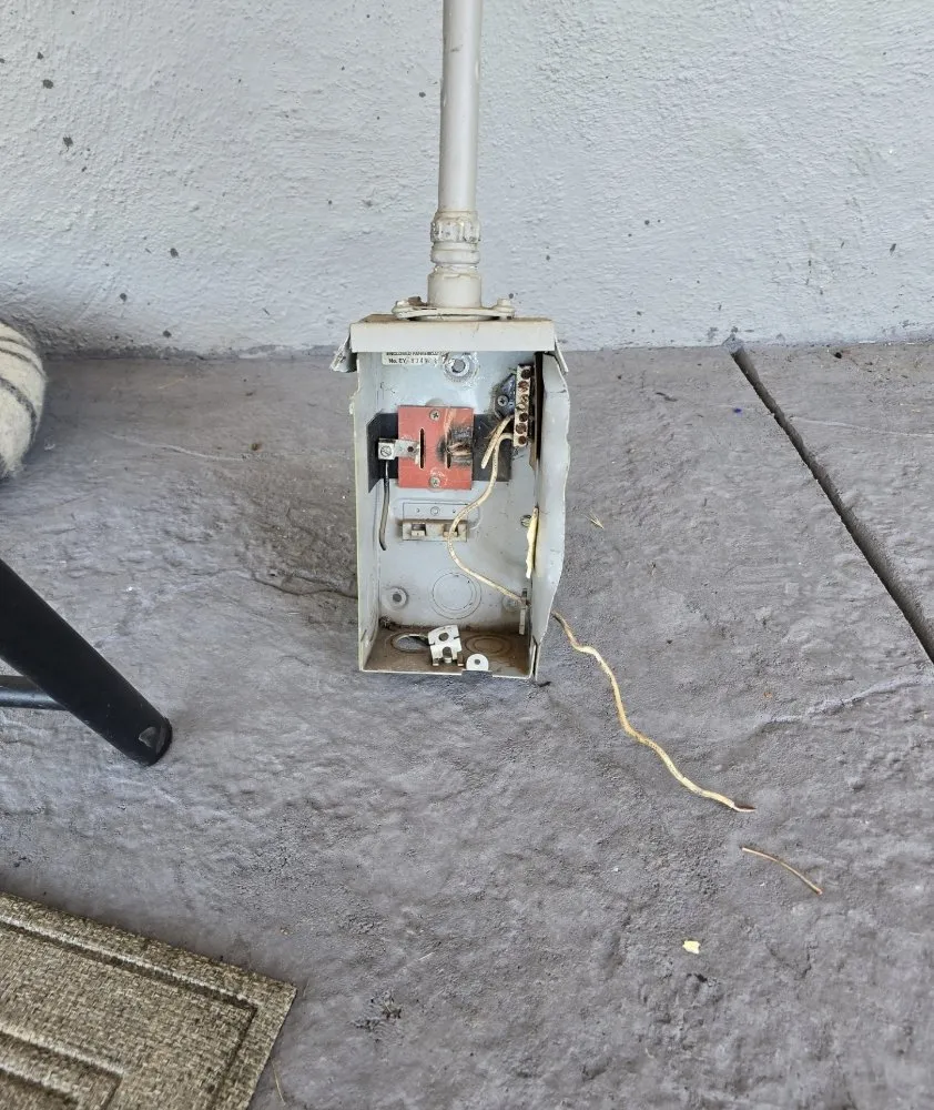 Slide of E&R Handyman Services