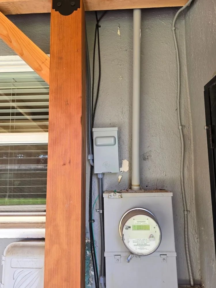 Slide of E&R Handyman Services