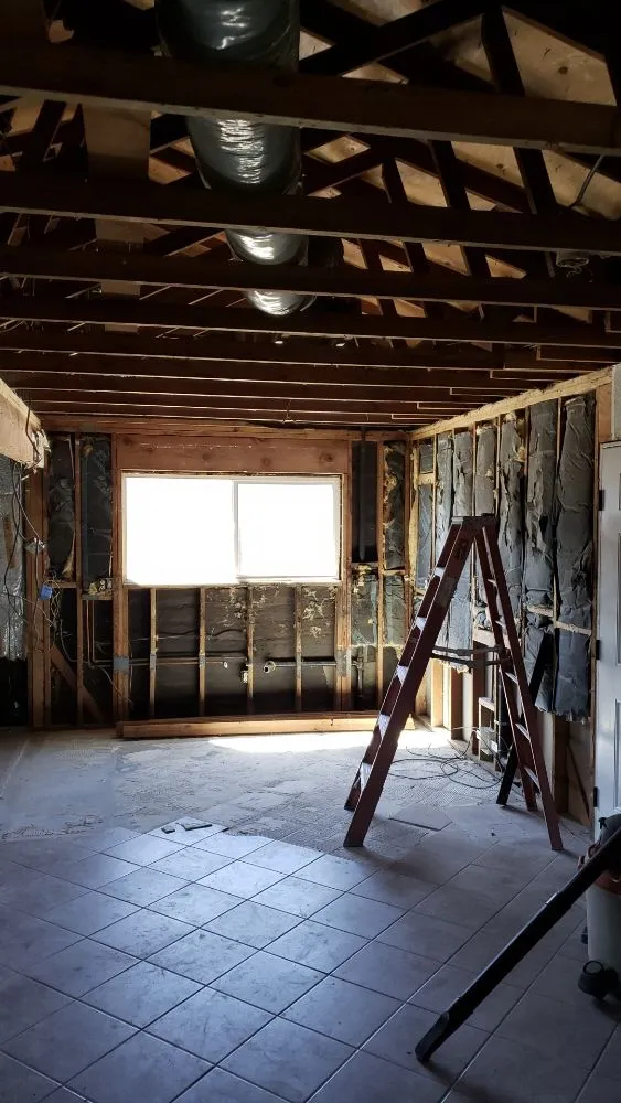 Slide of E&R Handyman Services