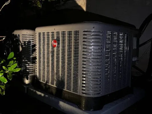 Everest Heating & Cooling Logo