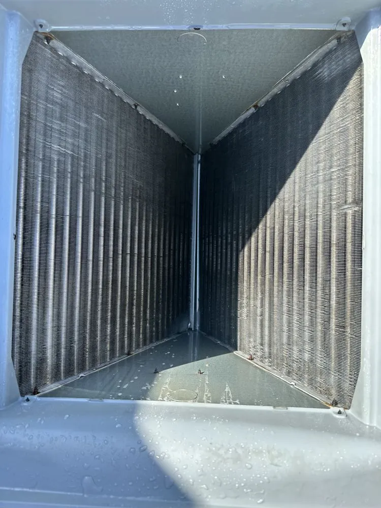 Slide of Everett Air