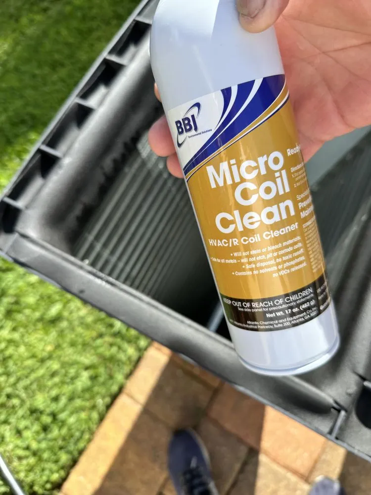 Slide of Everett Air