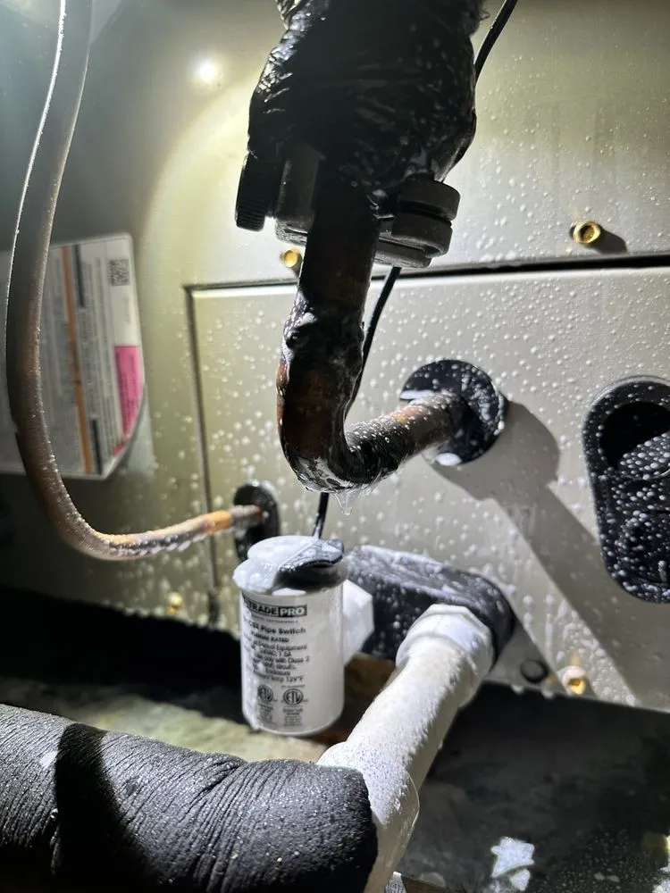 Slide of Everett Air