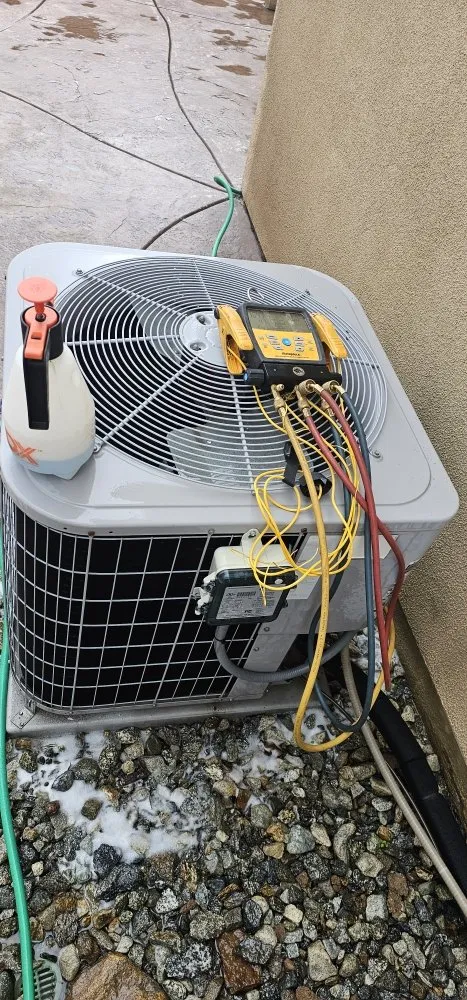 Certified air conditioning service in San Fernando Valley, CA by Fast Cool & Heat
