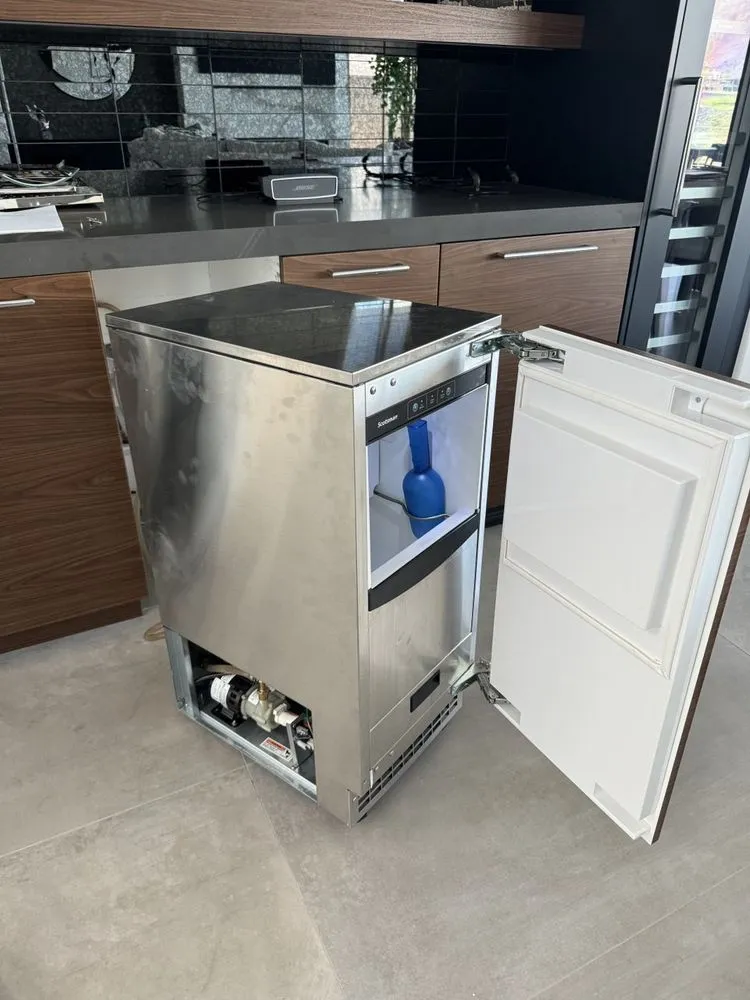 Slide of FixMate PRO