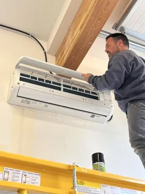 Gem Heating & Air Conditioning Logo