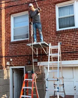 Goldstar Heating & Cooling Logo