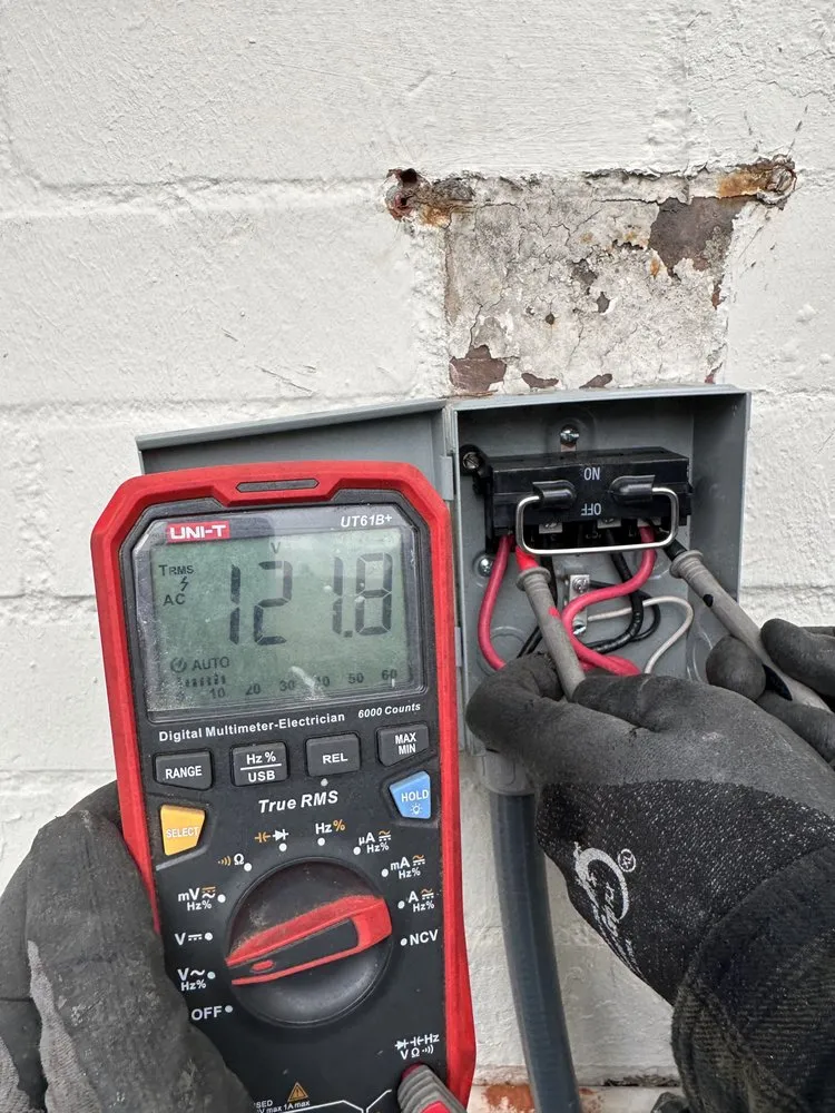 Emergency heating repair for fast service in San Fernando Valley, CA by Green Switch