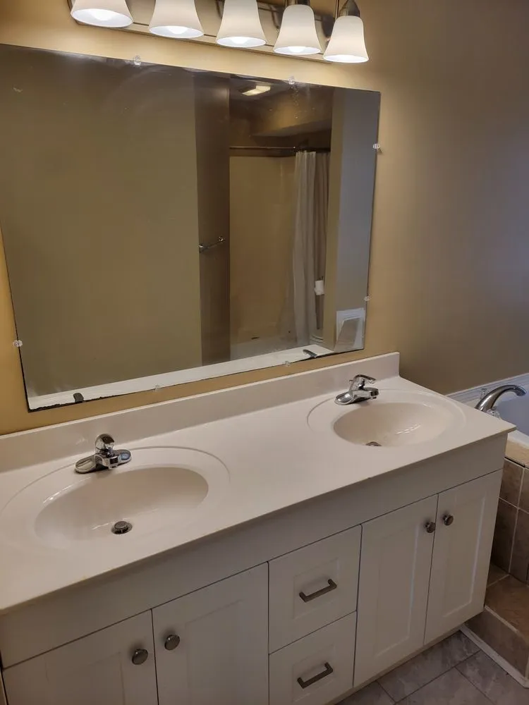 Slide of Handyman Kyle Duffey