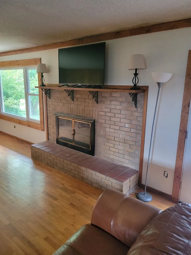 Slide of Handyman Kyle Duffey