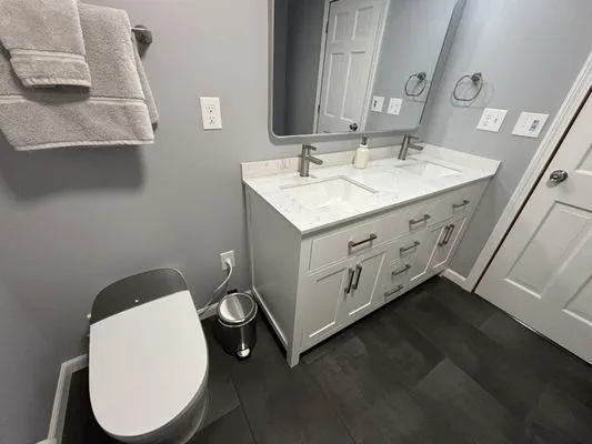 Hayes Plumbing & Heating Logo