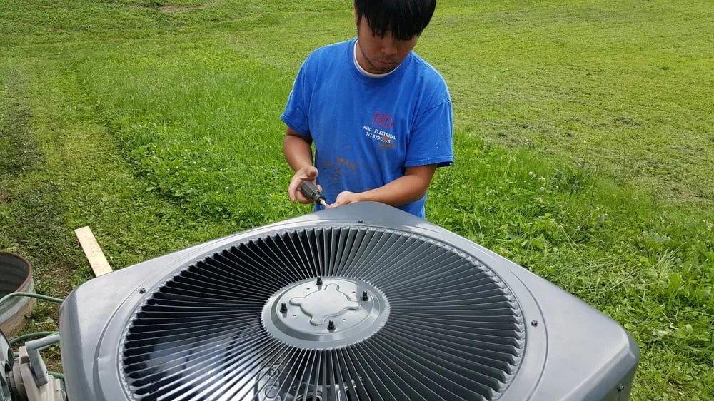 Slide of HD Contractor Service