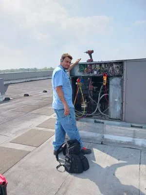 Heaths Heating and Repairs Logo