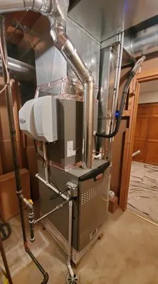 Heating & Cooling Expert Logo