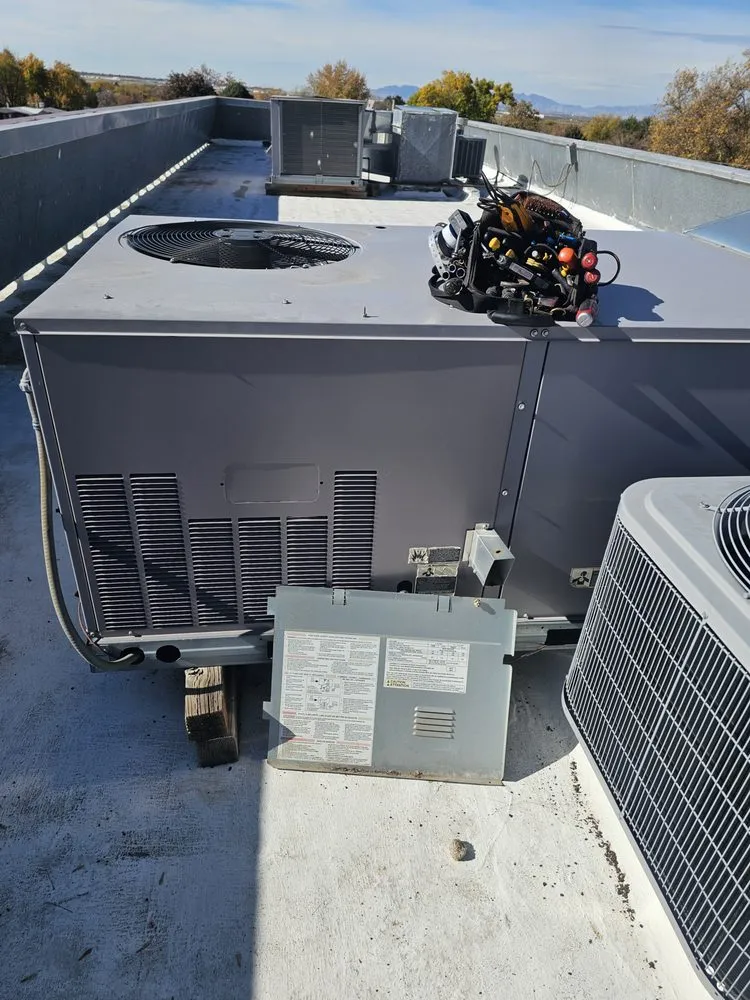 Slide of Henry Refrigeration & Air HVAC