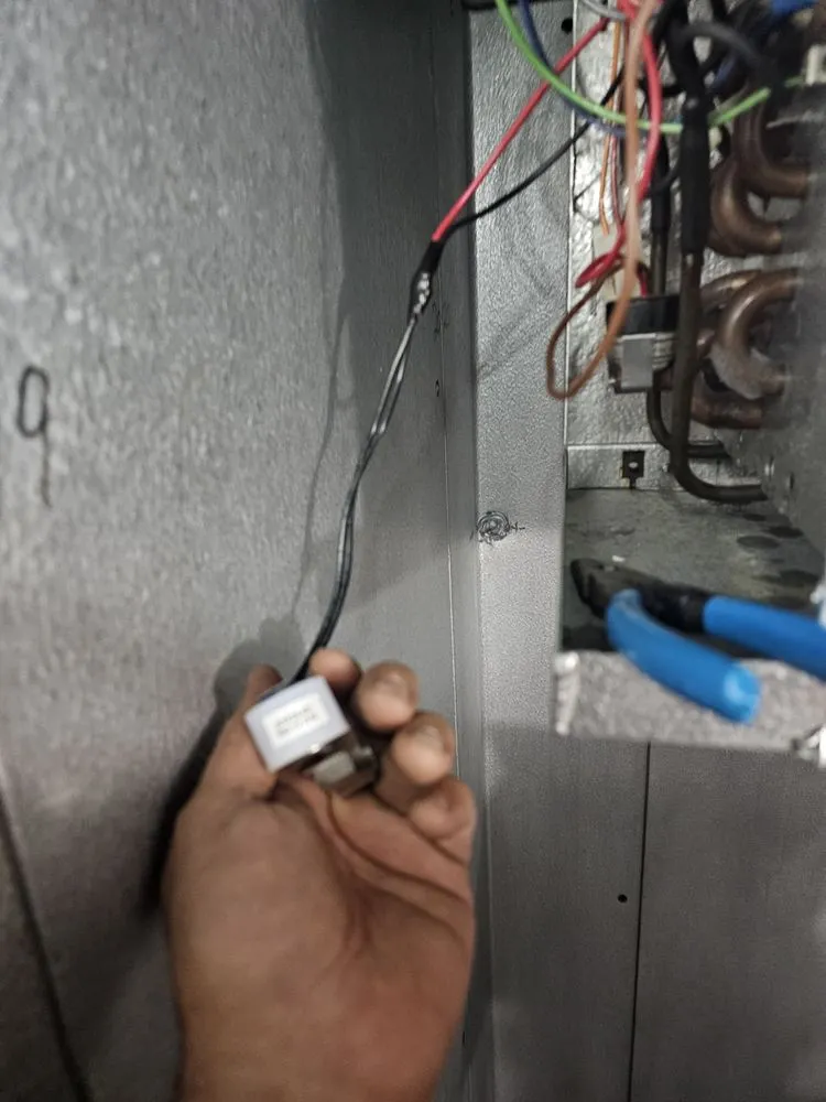 Slide of Henry Refrigeration & Air HVAC