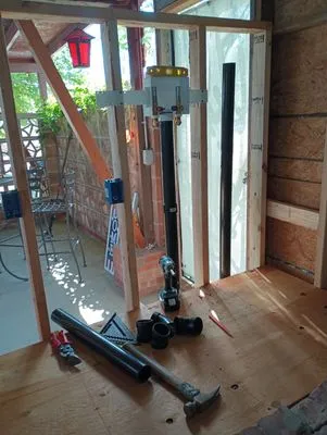 Hernandez construction Logo