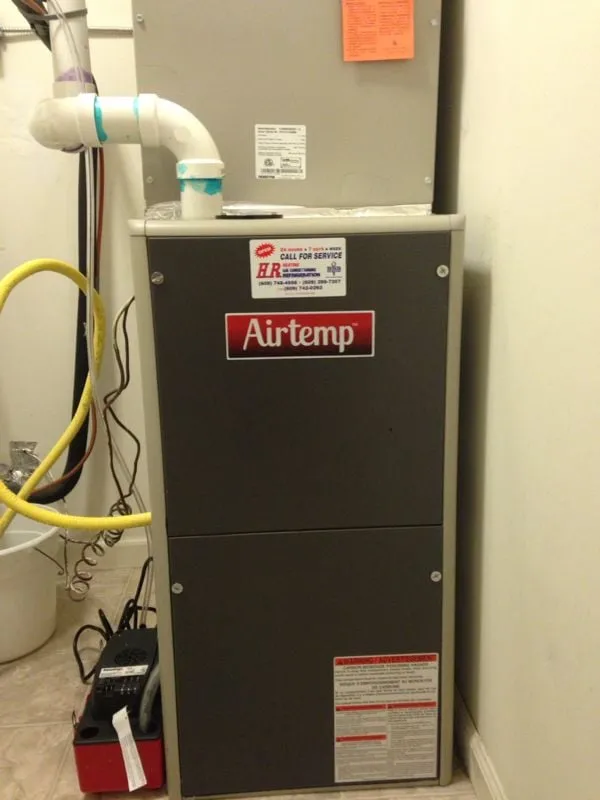 Slide of HR Heating, Air Conditioning & Refrigeration