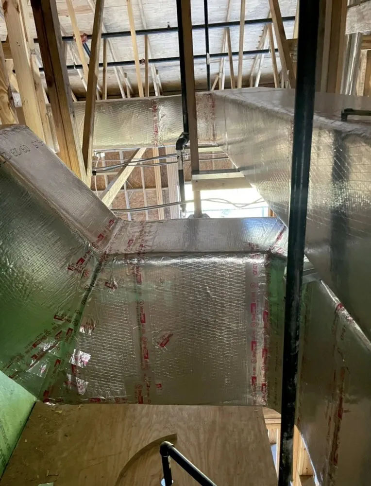 Slide of Iguara Air Conditioning Services