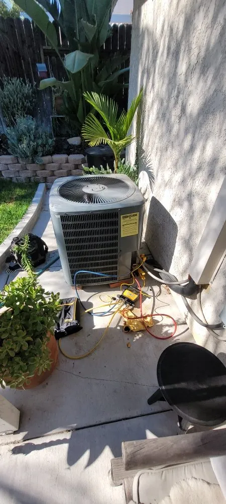 Slide of Izzy Heating & Air Conditioning