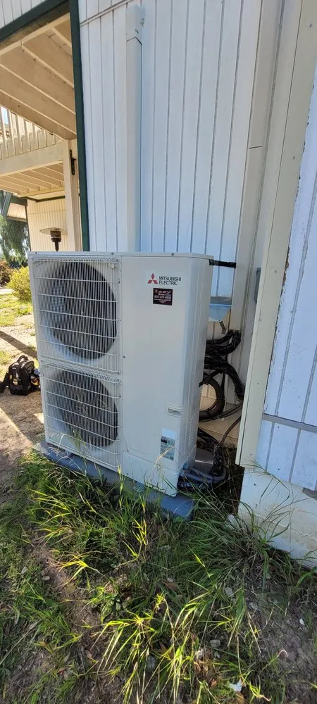 Slide of Izzy Heating & Air Conditioning