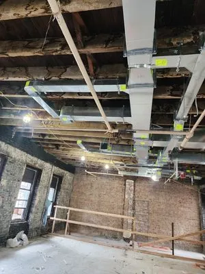 J & E Air Conditioner Logo