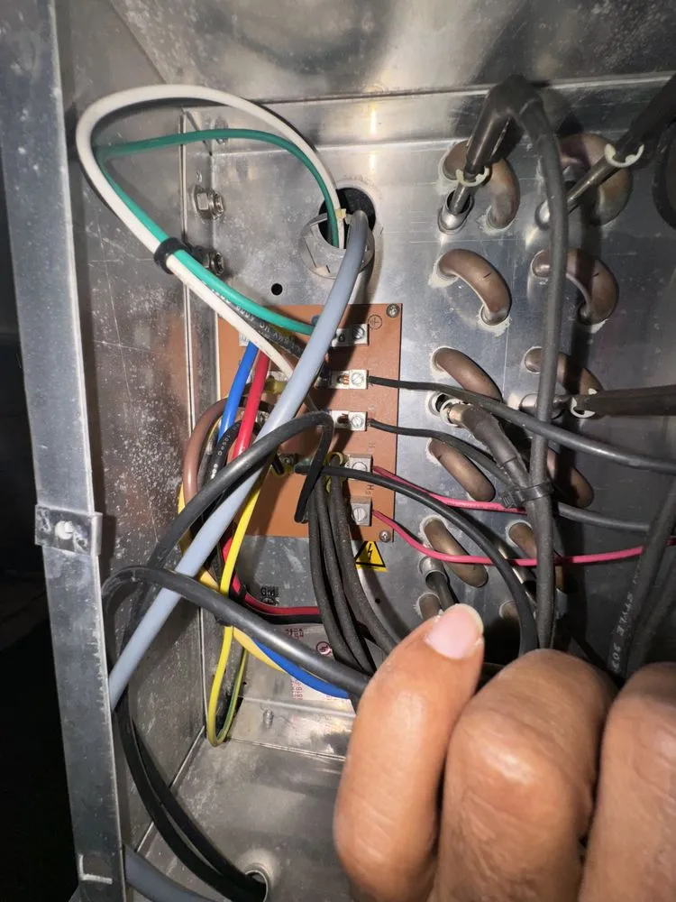 Slide of Lee's Air Conditioning And Heating Repairs