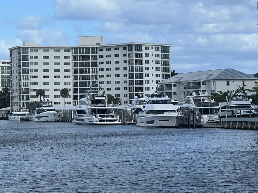 Slide of Lee’s pros