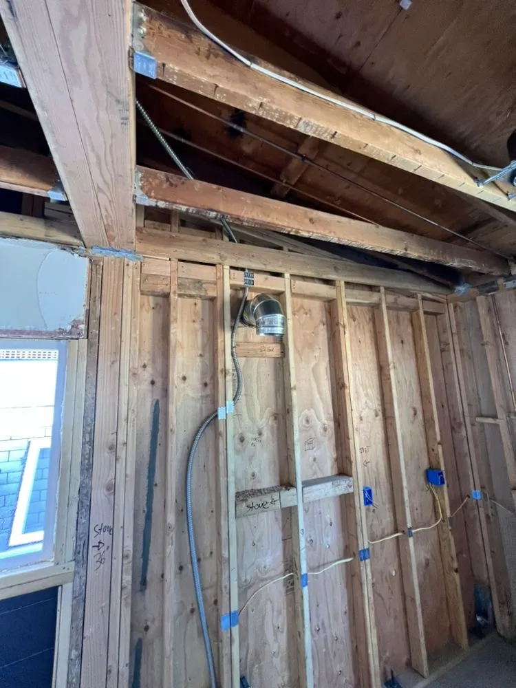 Slide of Leos Heating & Air