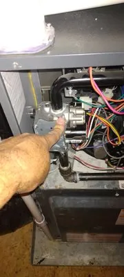 Leo's Heating & Cooling Logo