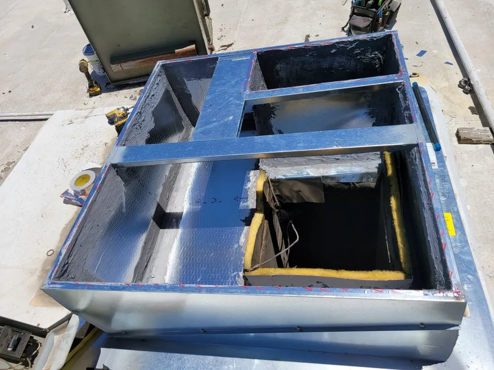 Slide of Levi's Comfort Solutions